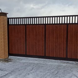 Откатные ворота 5000х2400 мм с отдельной калиткой, проф.лист под дерево